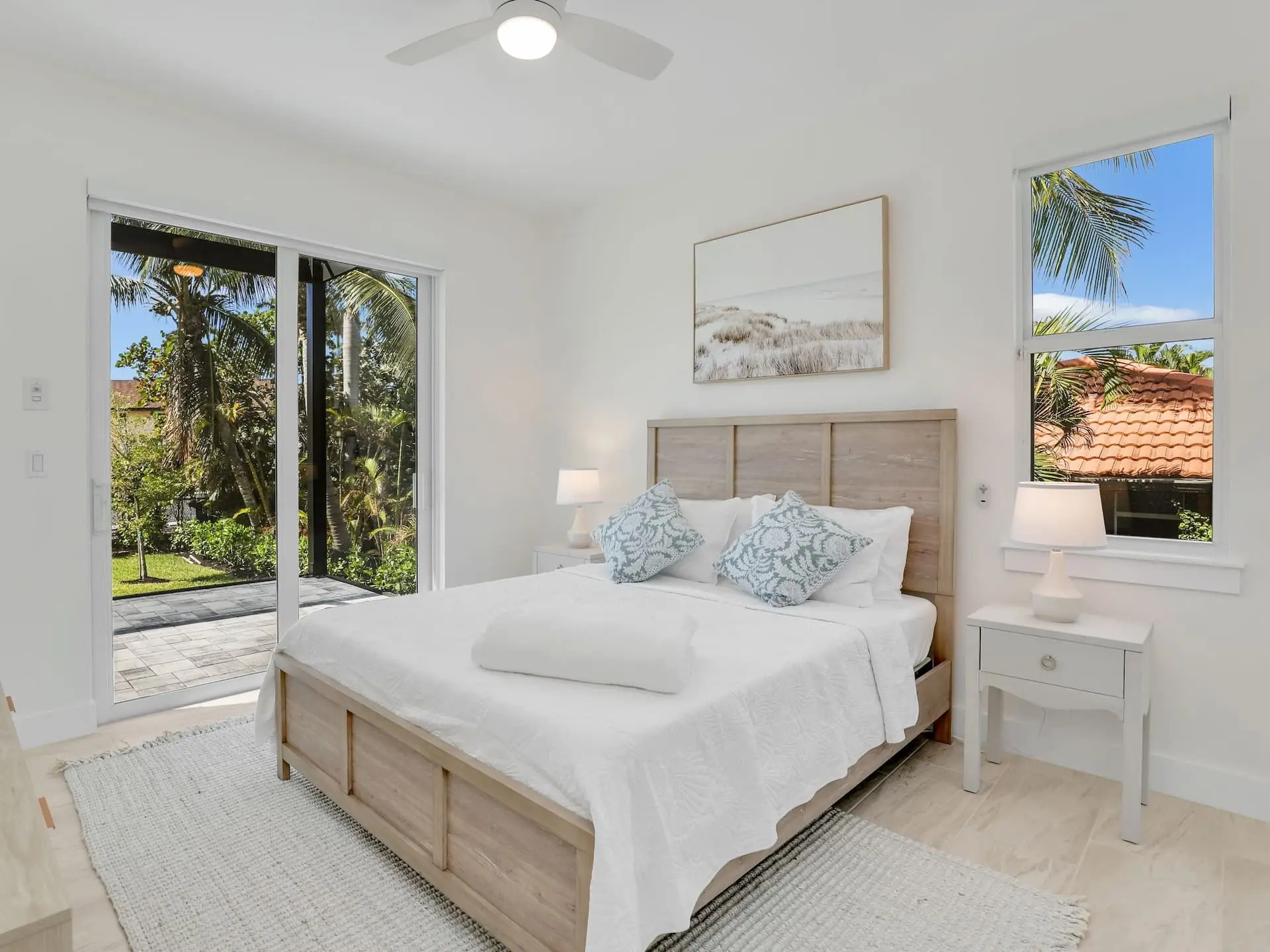 King bedroom with doors to the lanai