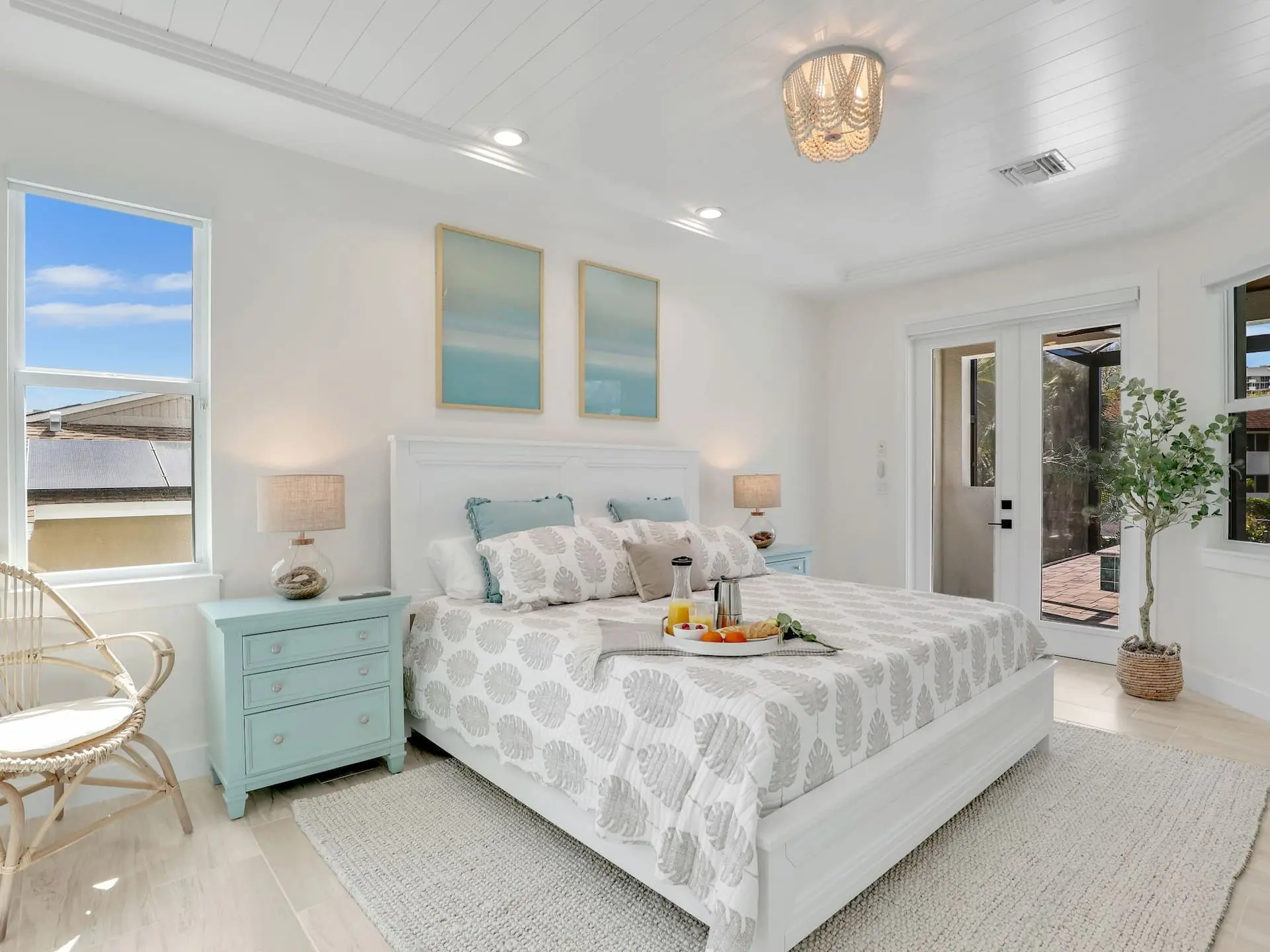 Queen bedroom with turquoise details