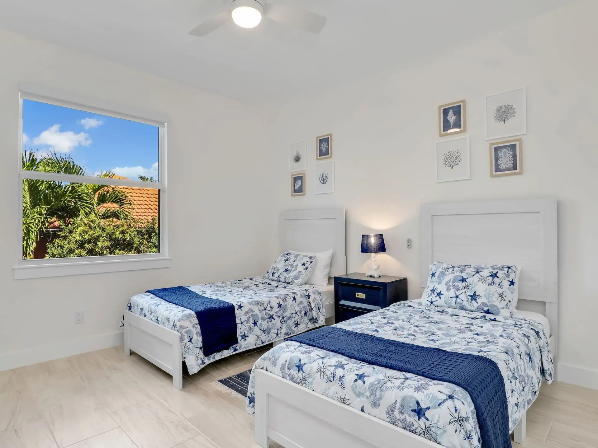Bedroom with two twin beds